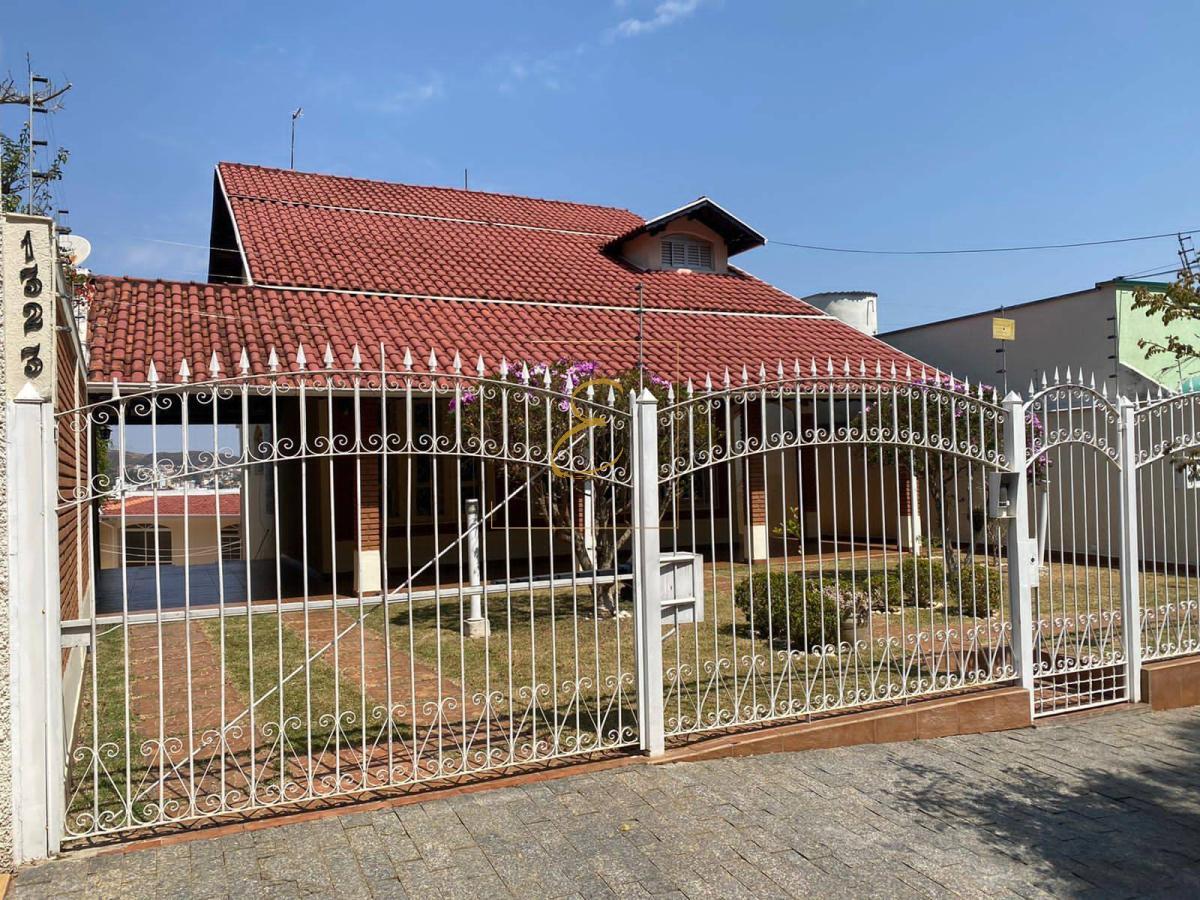 Casa à venda com 4 quartos, 300m² - Foto 1